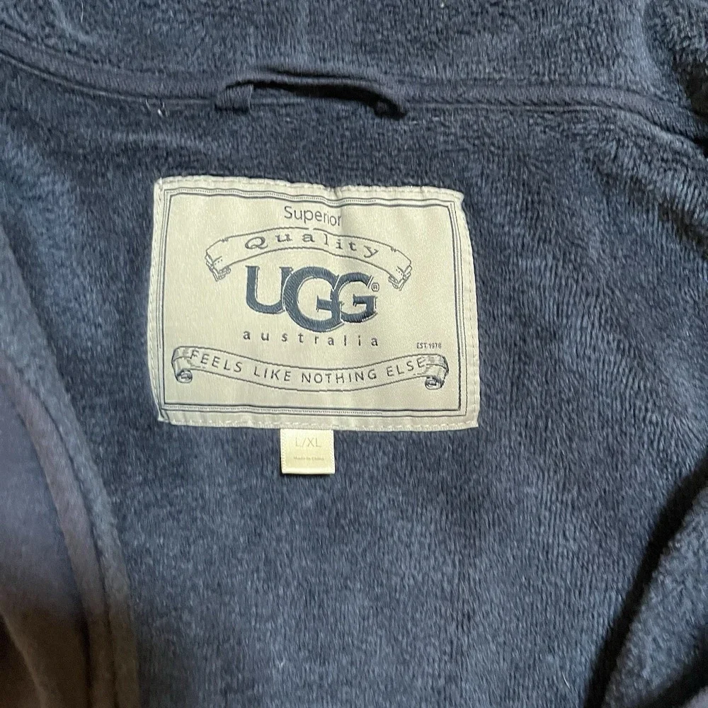 UGG Robe Adult L/XL Navy Blue Fleece Belted Hooded Home Comfort Indoors FLAWED